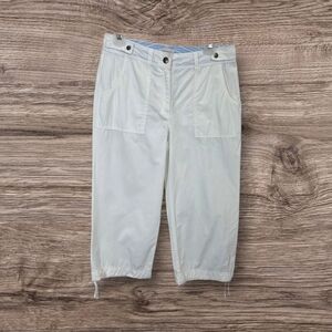 ⭐️Van Heusen White Capris Size 6
